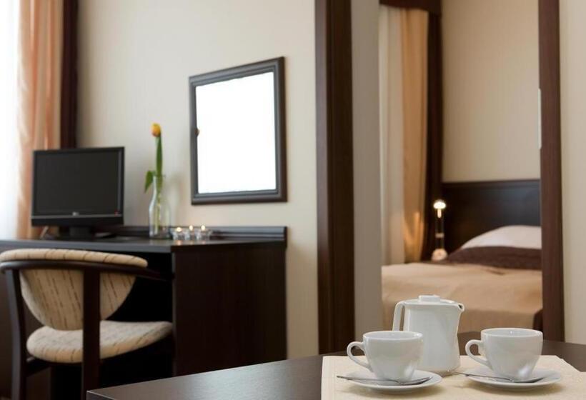 Pensjonat Plażowy Boss Z Restauracją 50 Metrów Od Morza