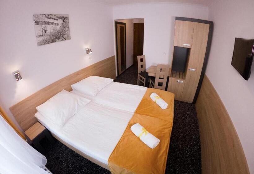 استراحتگاه Dom Wczasowy Jawor