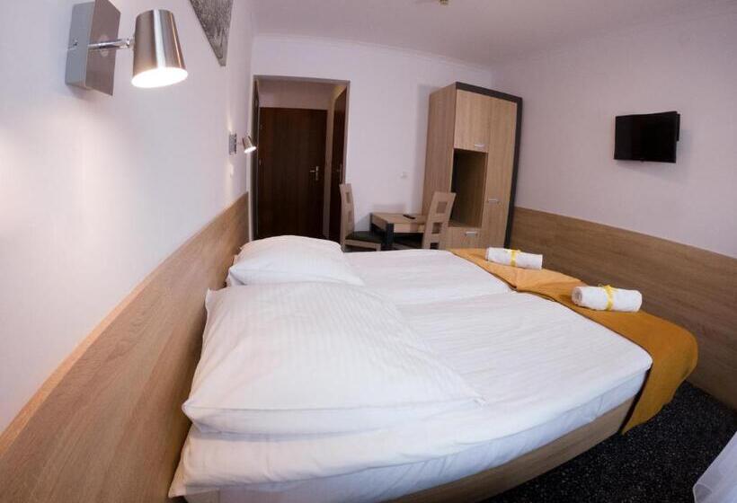 استراحتگاه Dom Wczasowy Jawor