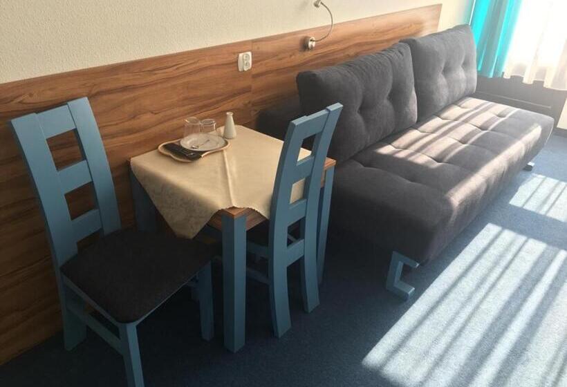 استراحتگاه Dom Wczasowy Jawor