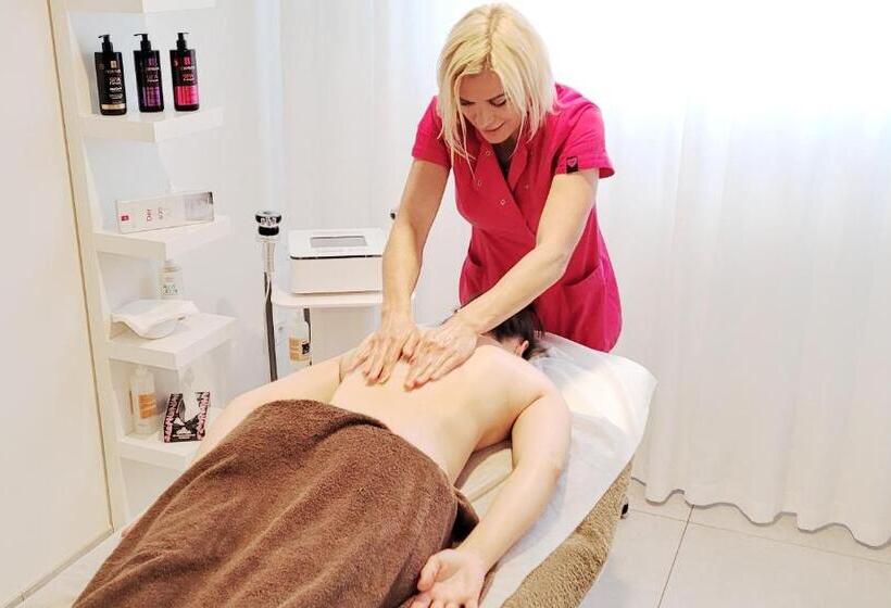 منتجع Koral Live