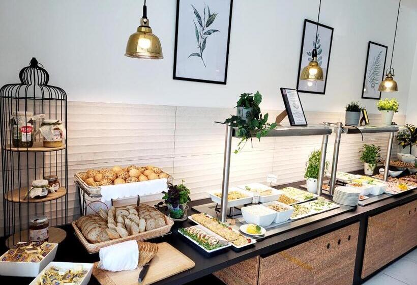 منتجع Koral Live