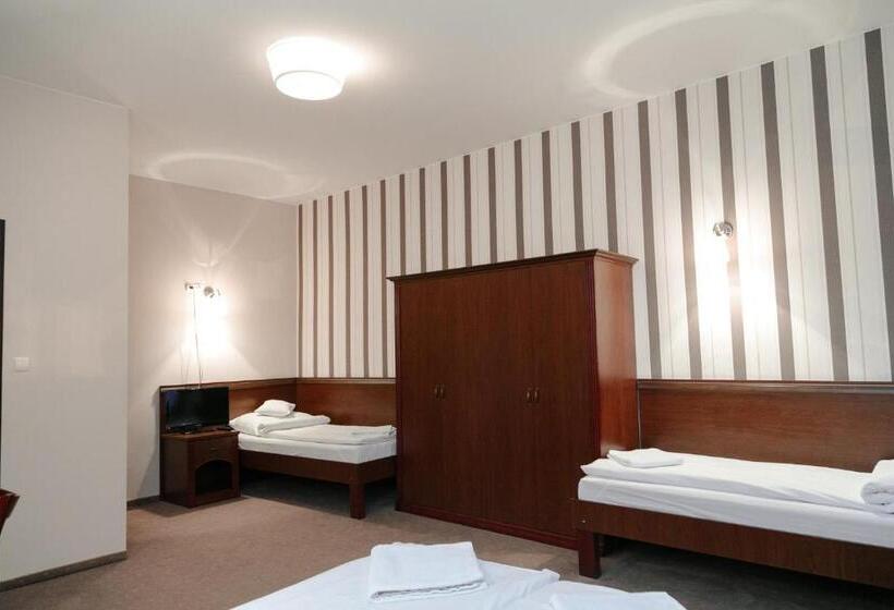 Rynek 6 Retro Pub & Hostel