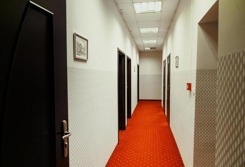 Rynek 6 Retro Pub & Hostel