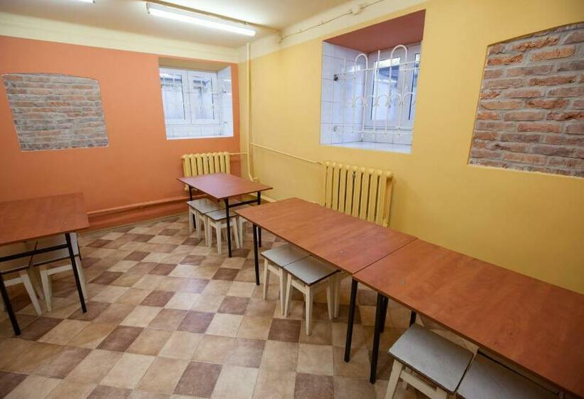 Schronisko Młodzieżowe Ptsm Matecznik