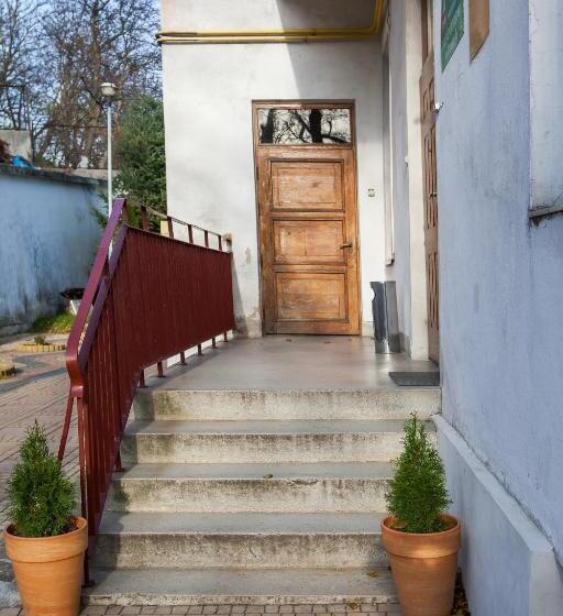 Schronisko Młodzieżowe Ptsm Matecznik