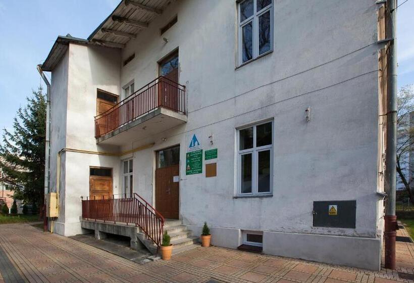 Schronisko Młodzieżowe Ptsm Matecznik