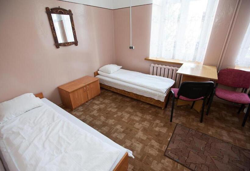 Schronisko Młodzieżowe Ptsm Matecznik