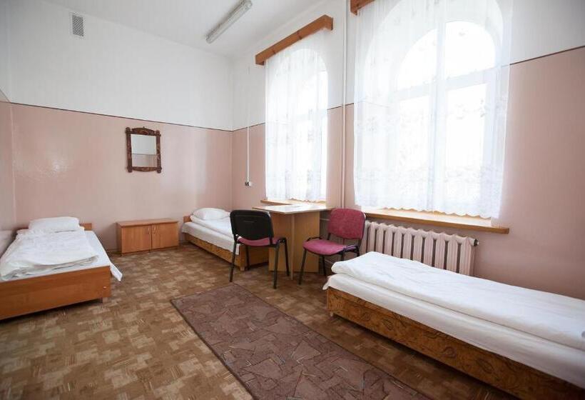 Schronisko Młodzieżowe Ptsm Matecznik