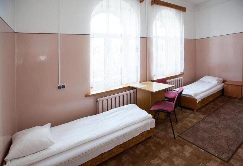 Schronisko Młodzieżowe Ptsm Matecznik