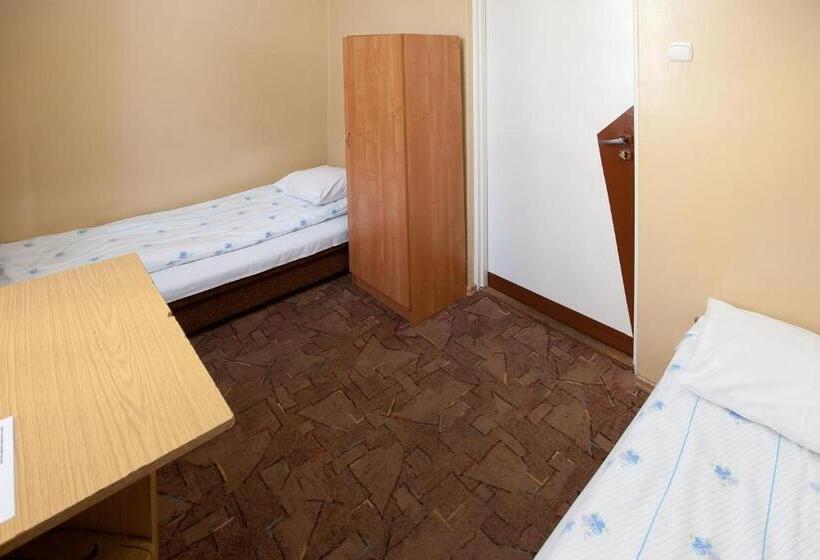 Schronisko Młodzieżowe Ptsm Matecznik