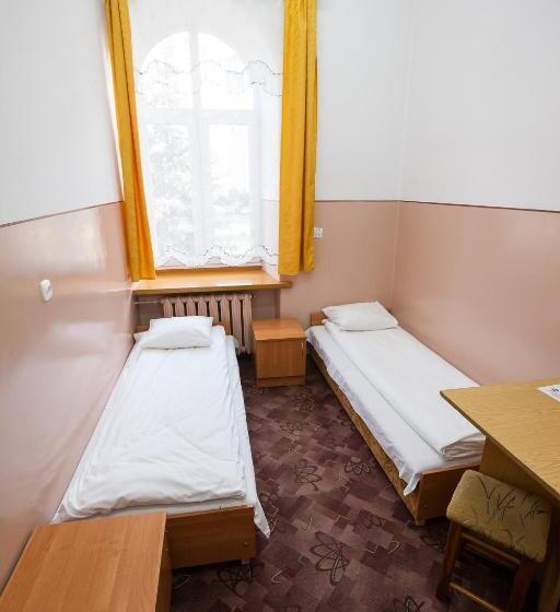 Schronisko Młodzieżowe Ptsm Matecznik