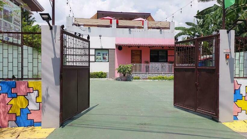 호스텔 Apartelle Near Philippine Arena