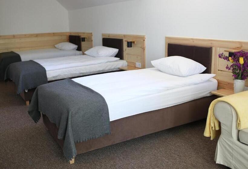 فندق صغير Zajazd Gołębiowski