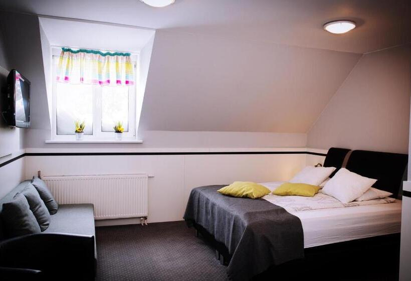 فندق صغير Zajazd Gołębiowski