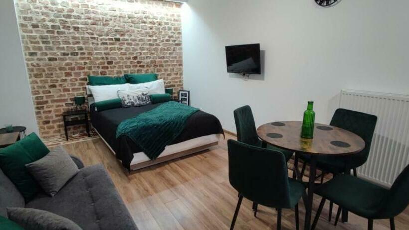 Ground Floor By Rentoom