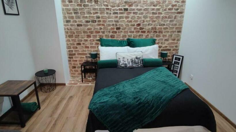 Ground Floor By Rentoom