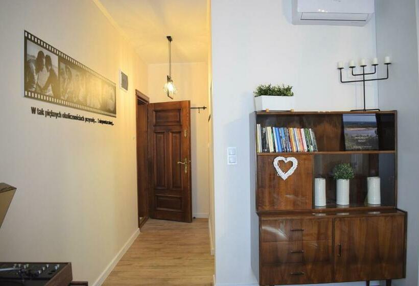 Ground Floor By Rentoom