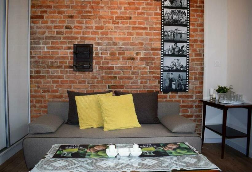 Ground Floor By Rentoom