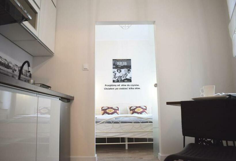 Ground Floor By Rentoom