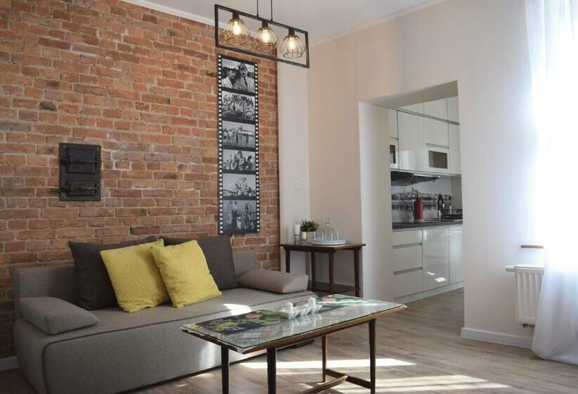 Ground Floor By Rentoom