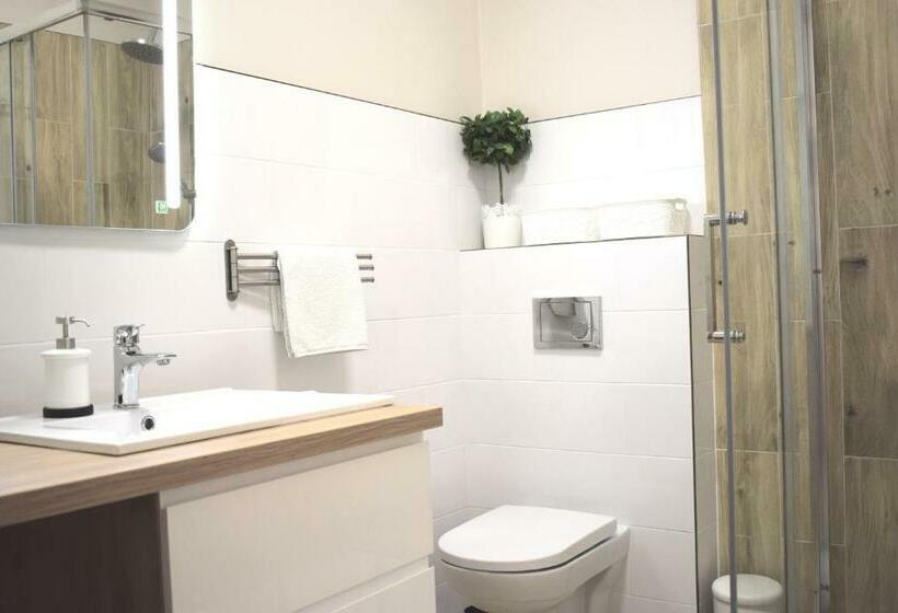 Ground Floor By Rentoom