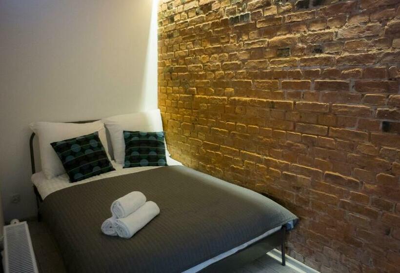 Ground Floor By Rentoom