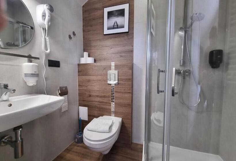 Bed and Breakfast Dworek Jabłonna