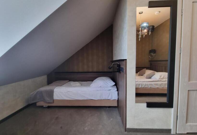 Bed and Breakfast Dworek Jabłonna