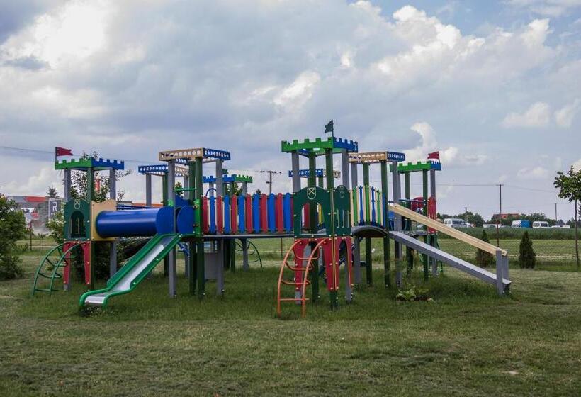 Bed and Breakfast Dworek Jabłonna