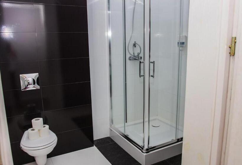 Bed and Breakfast Dworek Jabłonna