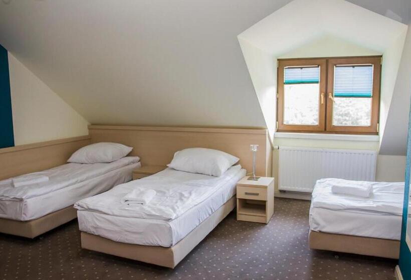 Bed and Breakfast Dworek Jabłonna