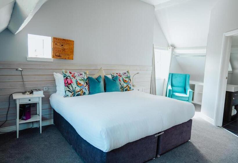 مبيت وإفطار The Fox Inn