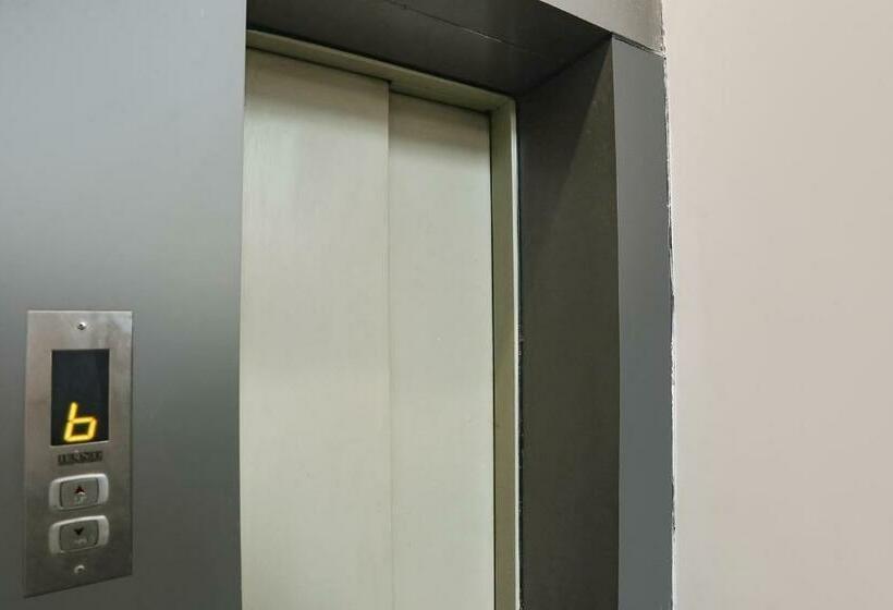 Fabhotel Dps International