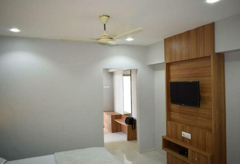 בית מלון כפרי Ambassador Sangola