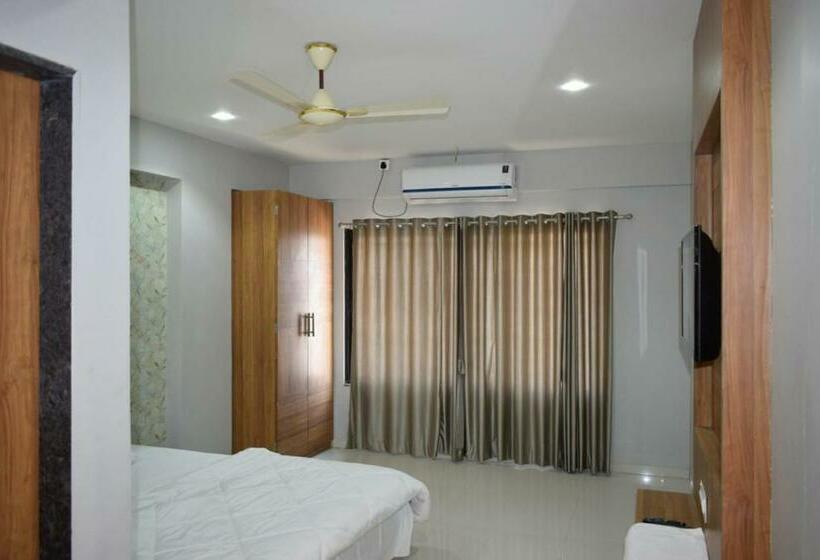 בית מלון כפרי Ambassador Sangola