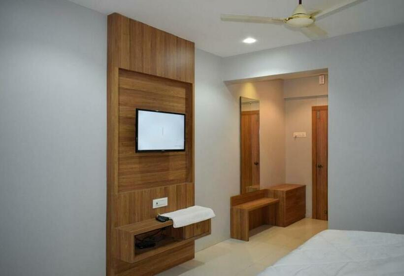 בית מלון כפרי Ambassador Sangola