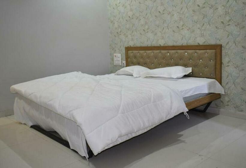 בית מלון כפרי Ambassador Sangola