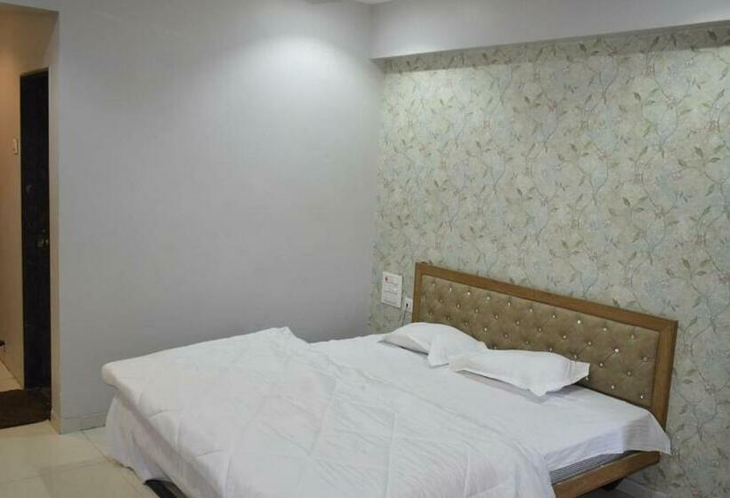 בית מלון כפרי Ambassador Sangola