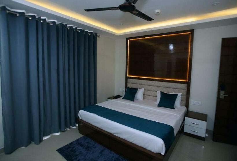 Отель Affluence