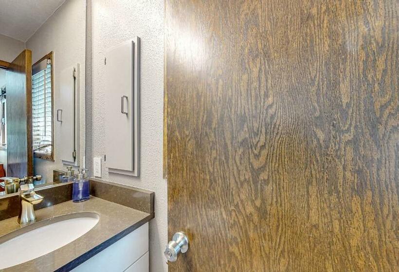 בית מלון כפרי Downtown Hideaway