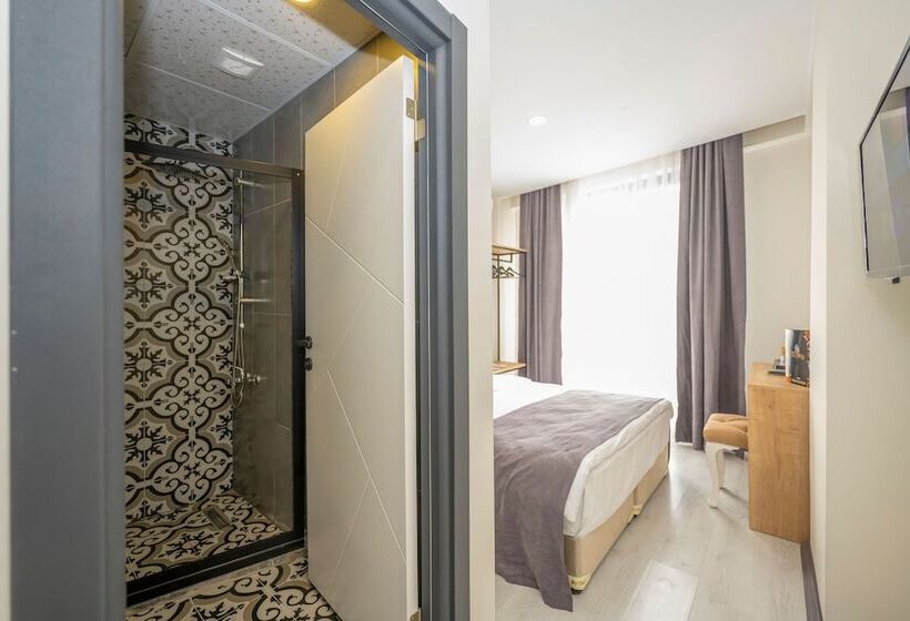 Отель Gloria Airport