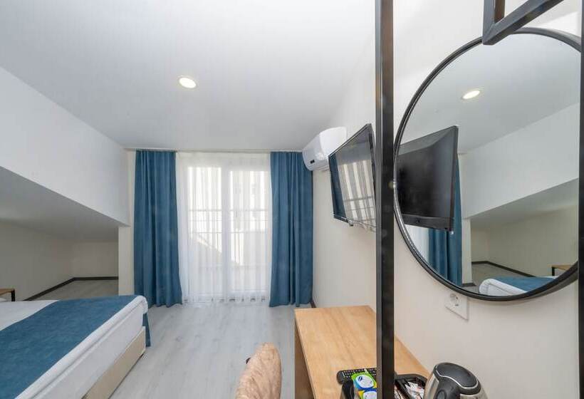 Отель Gloria Airport