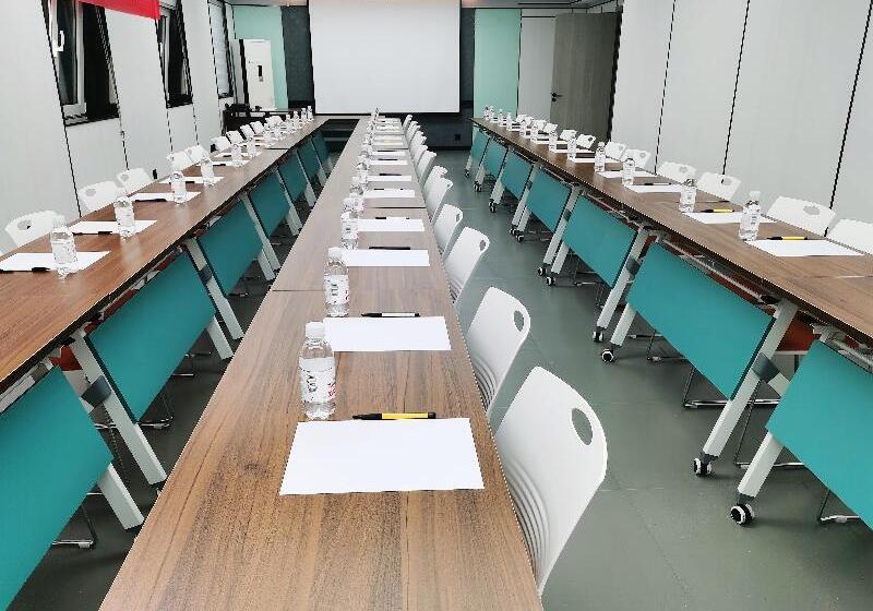 Hanting Hotel Qingdao Badaguan Taipingjiao Park Metro Station