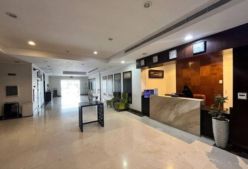 酒店 Holiday Plus Qurtubah