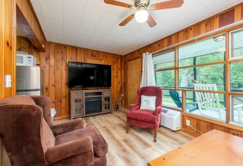 ホテル Lakeside Delight   Unit 302