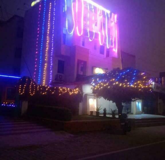 فندق The Rotisserie By Wb Inn