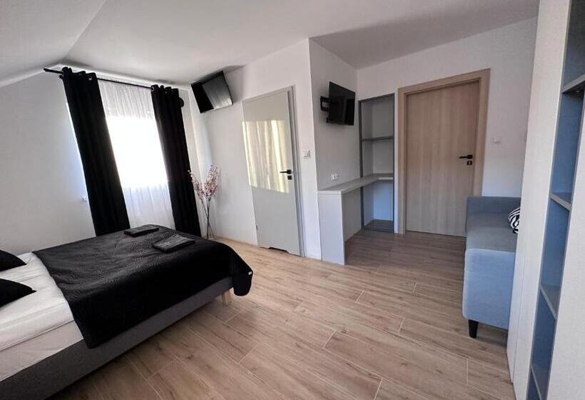 פנסיון Nt Holiday