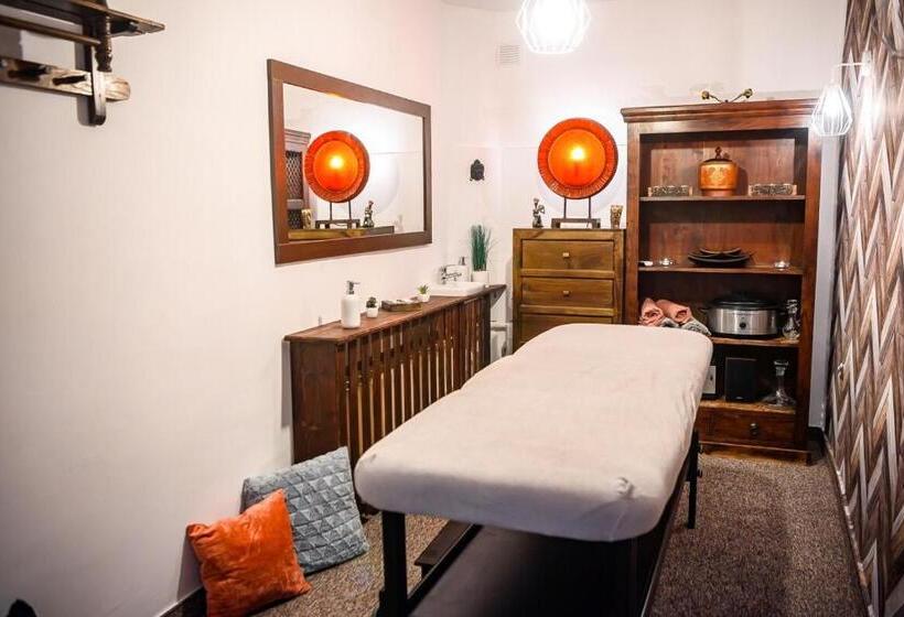 استراحتگاه Willa Safona