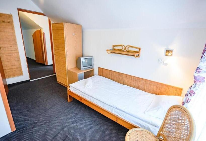 استراحتگاه Willa Safona